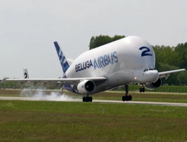 Το εντυπωσιακό αεροσκάφος Beluga της Airbus έφτασε στο Ελ. Βενιζέλος (φωτό)